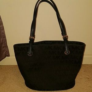 Black Michael Kors tote